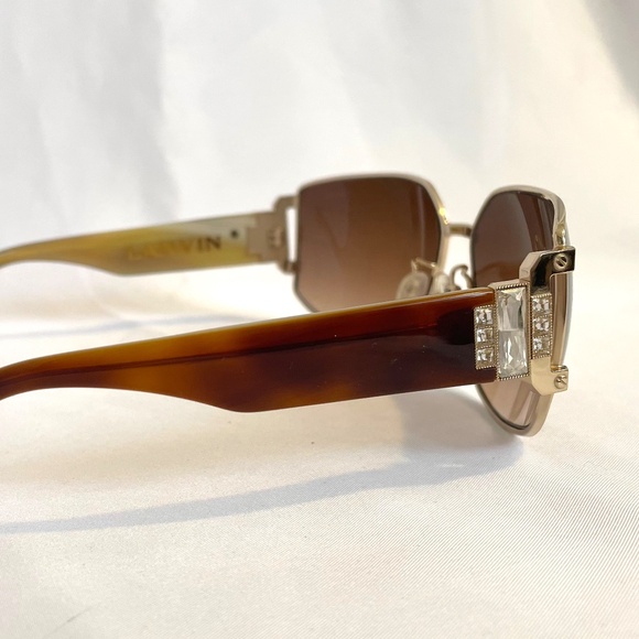 Lanvin Gold & Tortoise Sunglasses with Crystal Detail – Gradient Lenses – Case main image 8